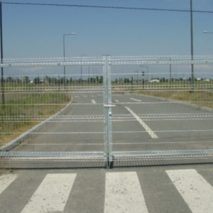 Portón abatir dos hojas. 1,8x4m Galvanizada